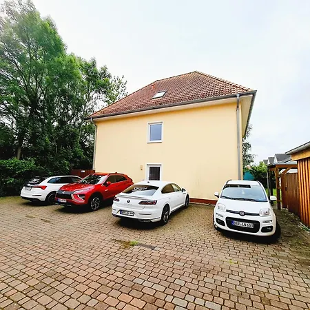 2 Waldstraße 9 * Ostseebad Kühlungsborn